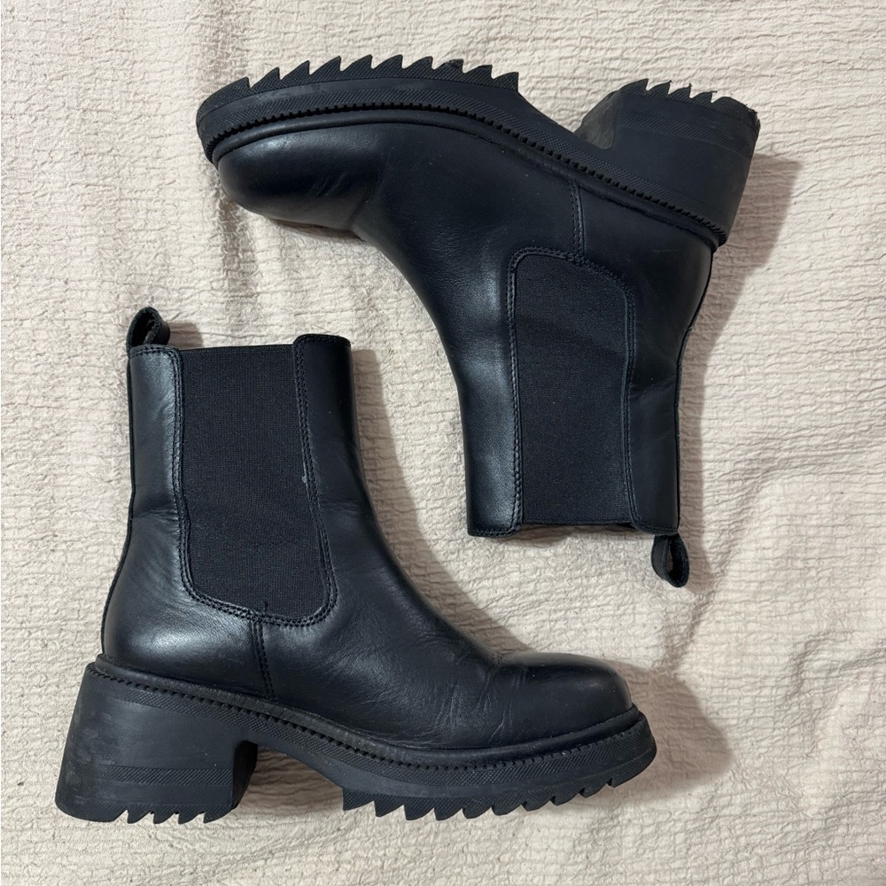 Steve Madden Black Chelsea Boots